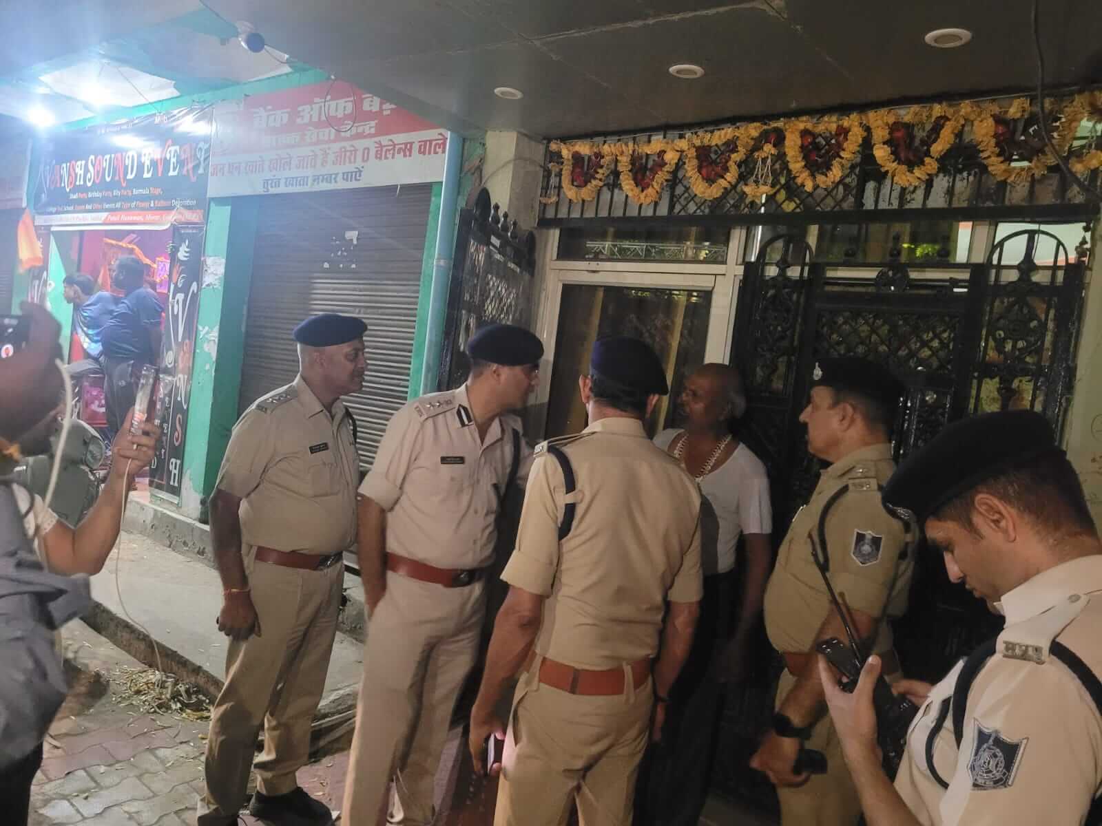 कॉम्बिंग गश्त में 300 से अधिक बदमाशों पर पुलिस की कार्यवाही