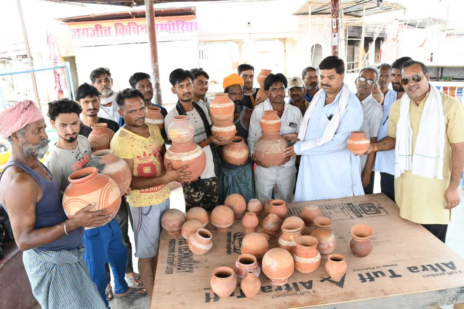 समर नाईट मेला ग्वालियर में 8 या 9 जून से प्रांरभ, तैयारियां अंतिम चरण में,गर्मी से निजात दिलाने भदकारिया ने मटके बांटे