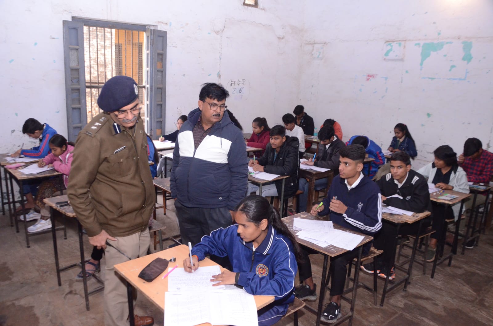 माध्यमिक शिक्षा मण्डल की परीक्षाएँ शुरू, कलेक्टर  ने किया परीक्षा केन्द्रों का औचक निरीक्षण