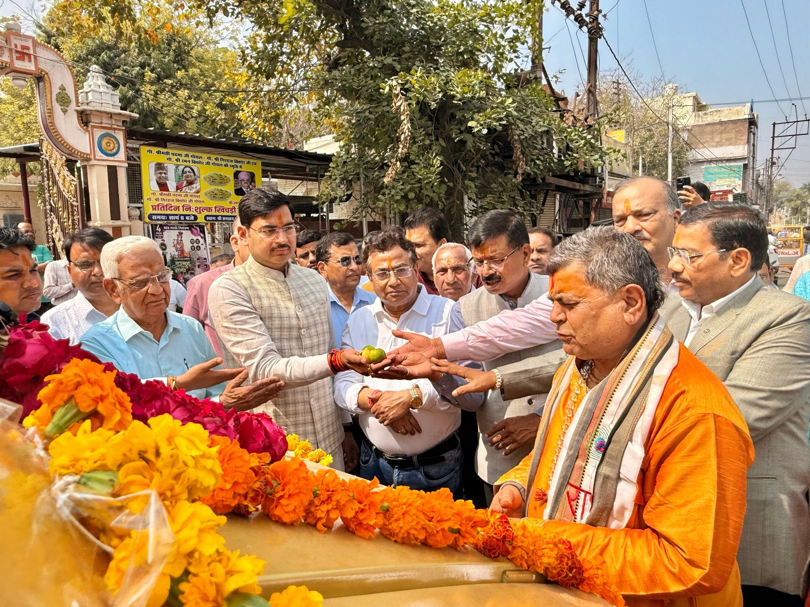 मोक्षवाहिनी‘‘ का लोकार्पण वैश्य फाउंडेशन का पुण्यात्म कार्य, फाउंडेशन जिन चार लक्ष्यों को लेकर गठित हुआ था, उन सभी को पूर्ण करना सराहनीय कार्य-आशीष उषा अग्रवाल