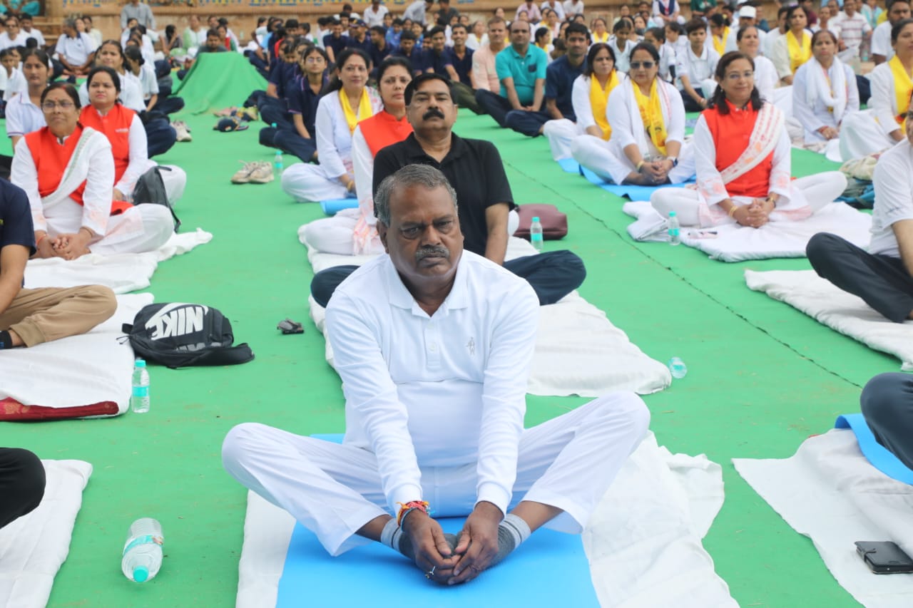 योगमय हुआ ग्वालियर, जिले में भव्यता के साथ मना 11वाँ अंतर्राष्ट्रीय योग दिवस,ऐतिहासिक दुर्ग पर मंत्री नारायण सिंह के मुख्य आतिथ्य में हुआ आयोजन