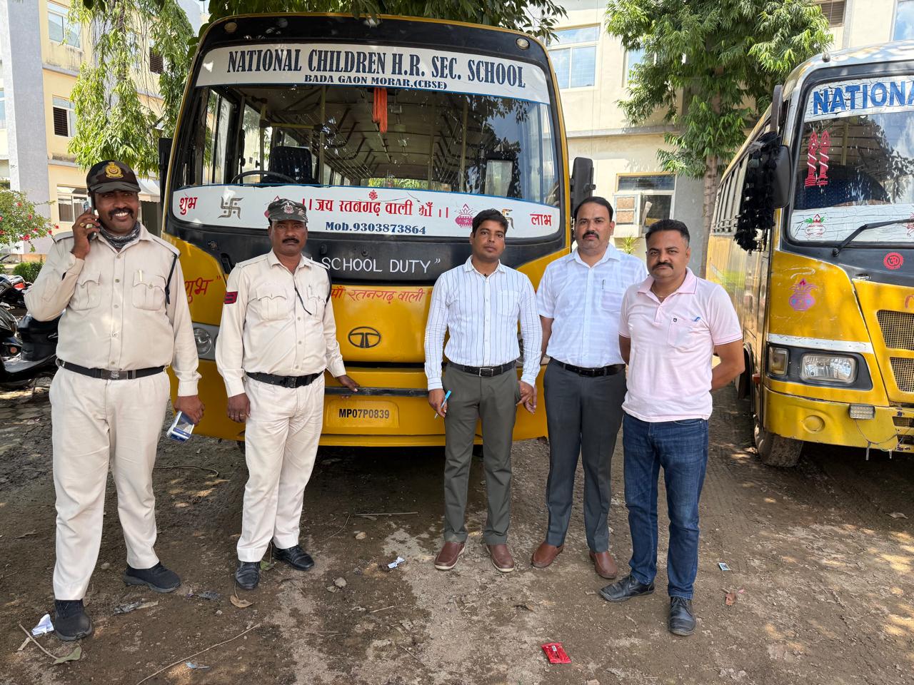 स्कूली बसों की जाँच के लिये विशेष अभियान जारी,एक दर्जन स्कूली वाहनों से वसूला 30 हजार रूपए का जुर्माना