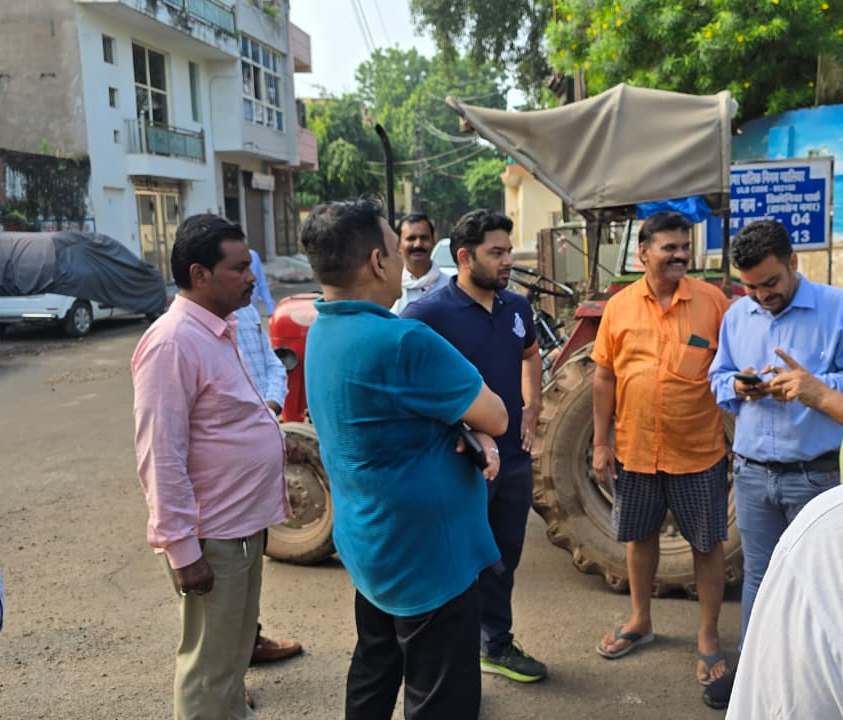 नगर निगम के अपर आयुक्त टी. प्रतीक राव ने वार्डों में साफ-सफाई का किया निरीक्षण, गंदगी फैलाने वालों से वसूला जुर्माना