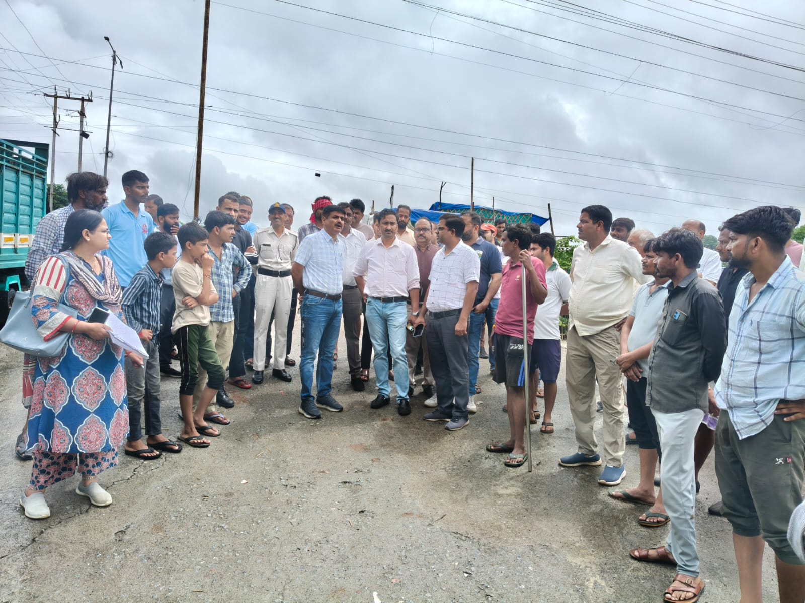 ग्वालियरःललियापुरा सहित जलभराव प्रभावित बस्तियों में प्रशासन की त्वरित मदद, SDM अतुल सिंह ने मोर्चा संभाला