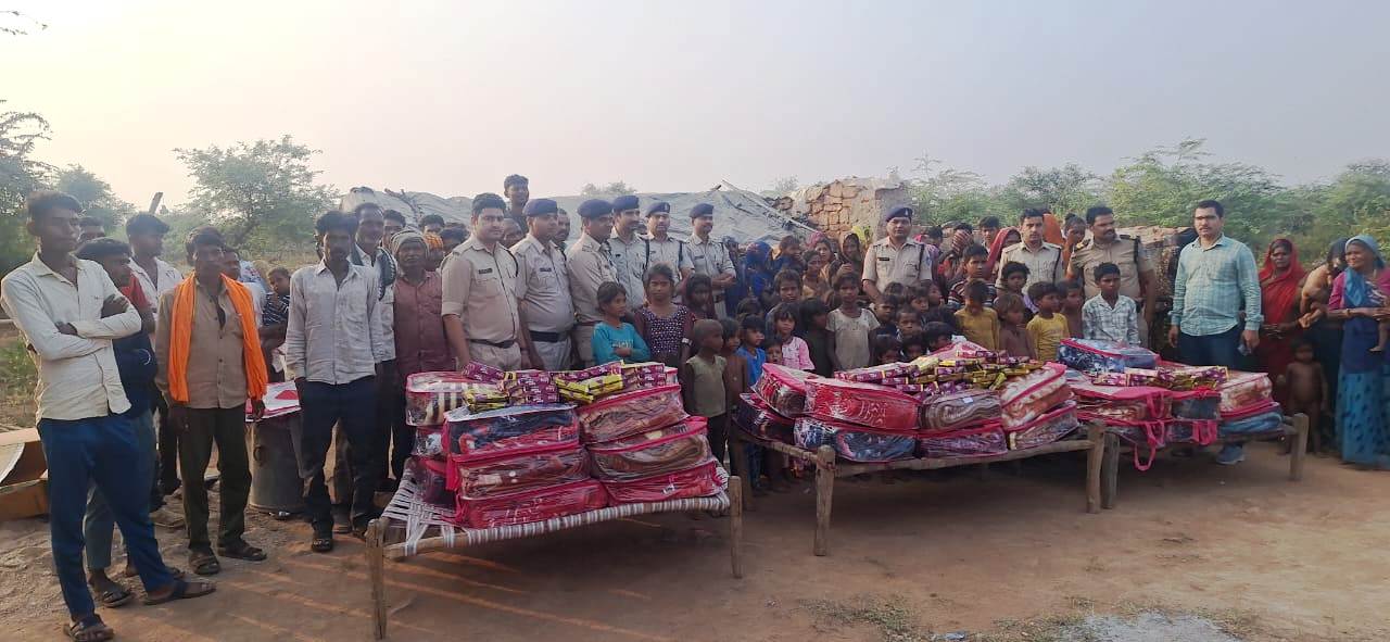 ग्वालियर पुलिस ने जरूरतमंदों संग मनाई दीपावली, बुजुर्गों के आशीर्वाद से सजी सेवा की रोशनी