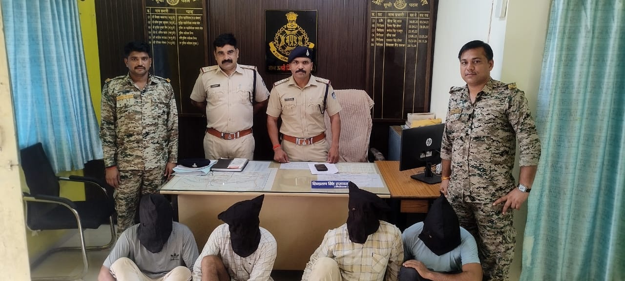 भिंडःATM में ‘फेविकोल ट्रिक’ से ठगी करने वाले अंतर्राज्यीय गिरोह का भंडाफोड़, 4 गिरफ्तार, 54 कार्ड बरामद