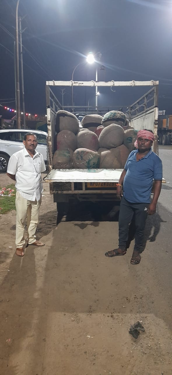 ग्वालियरःबरेठा टोल प्लाजा पर जब्त किया 47 डलिया मावा,भिण्ड से भोपाल ले जाया जा रहा था