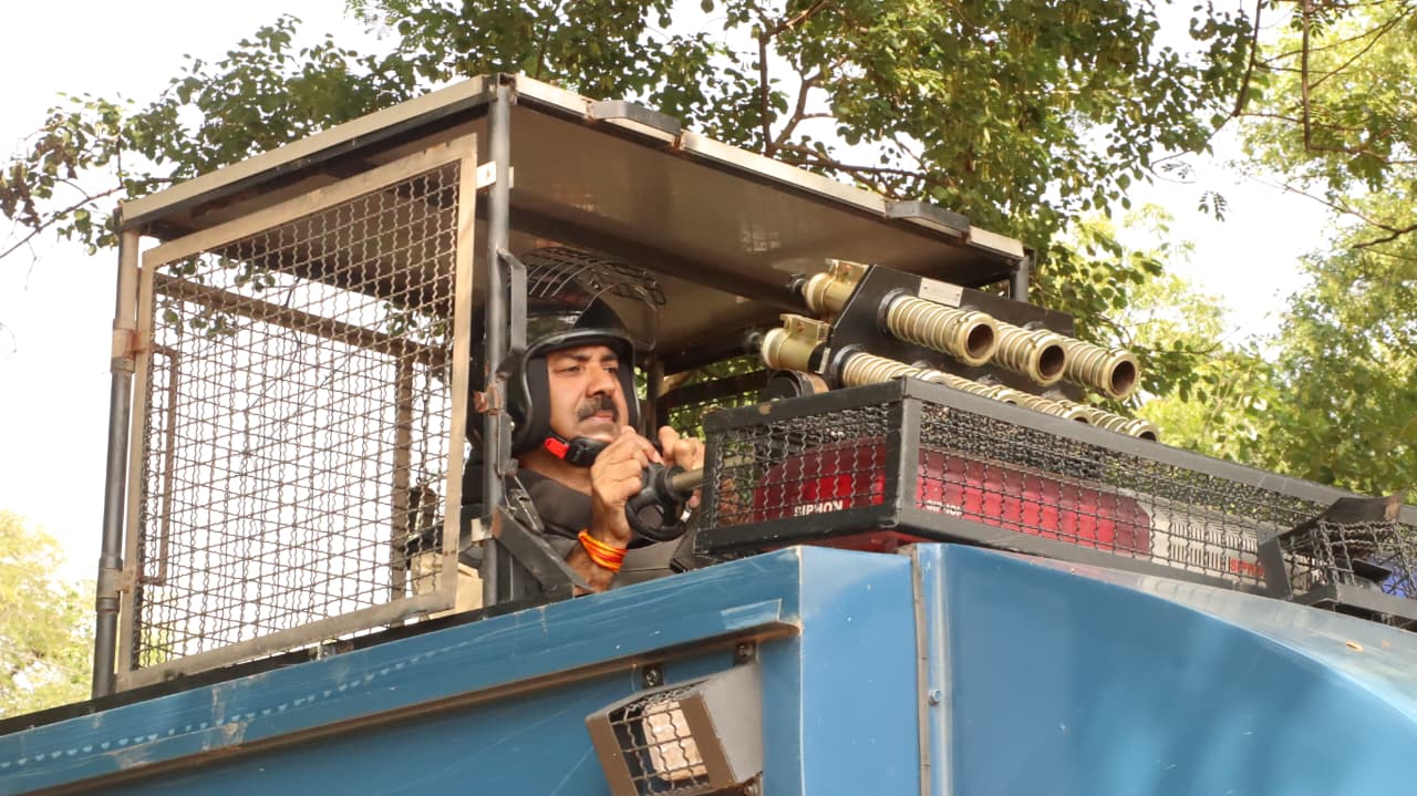 बलवा किट आपकी सुरक्षा कवच है, वर्दी का हिस्सा बनाएं-SSP धर्मवीर सिंह…पुलिस लाइन में मॉक ड्रिल के दौरान दंगाई बने जवान, तीन घंटे चला रिहर्सल ऑफ रियल एक्शन