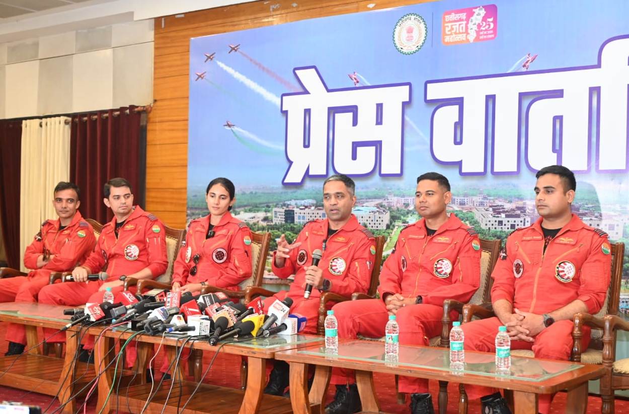 रायपुर : छत्तीसगढ़ के आसमान पर बिखरेगी तिरंगे की झटा : नया रायपुर में सूर्य किरण का रोमांचक एयर शो 5 नवंबर को