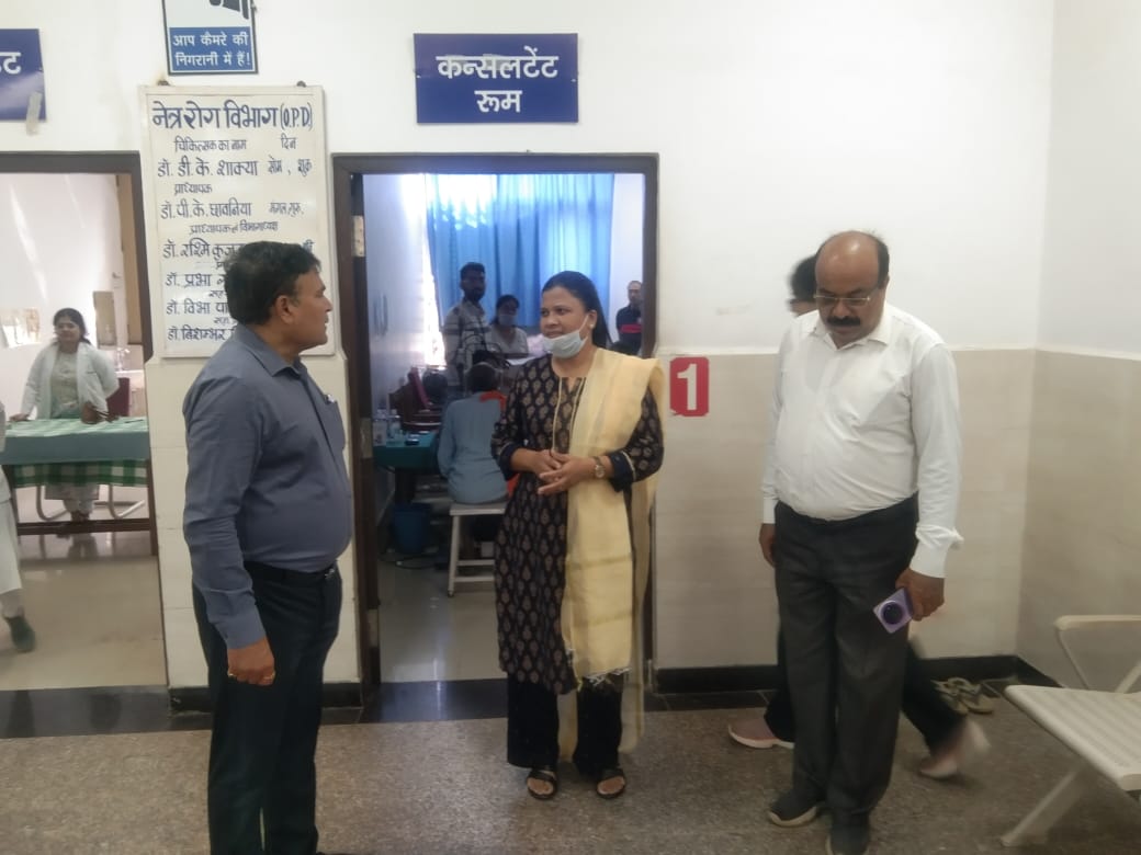 ओपीडी में दुर्गंध और गंदगी देख भड़के डीन: सफाई सुपरवाइजर का 5 दिन का वेतन काटने का निर्देश; बोले- ‘स्वच्छता सर्वोच्च प्राथमिकता