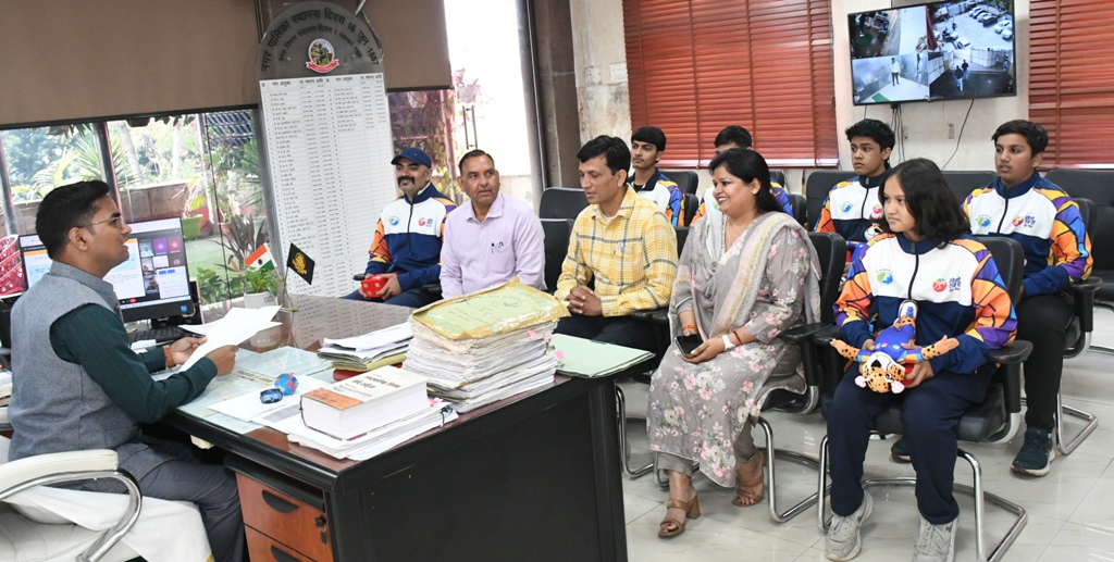 खेलो एमपी यूथ गेम्स में एकलव्य खेल परिसर का दबदबा: प्रिंस, दामिनी और अभिनव समेत 5 खिलाड़ियों ने जीते पदक, निगमायुक्त ने दी बधाई