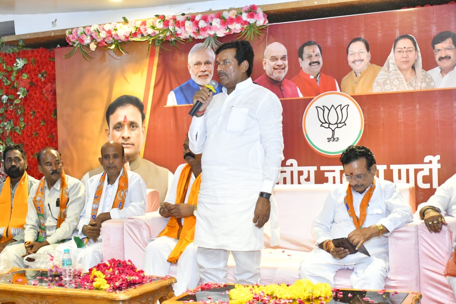 दतिया में बोले सांसद भारत सिंह कुशवाह– कांग्रेस देती है राजा-महाराजाओं को टिकट, भाजपा कार्यकर्ता को बनाती है प्रत्याशी