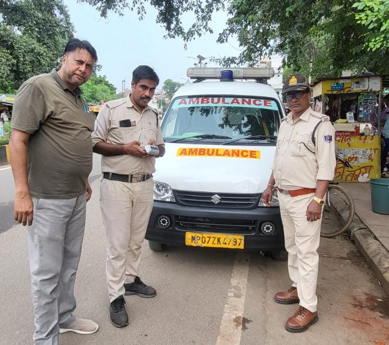 मरीजों की सुरक्षा को लेकर एम्बुलेंस की जाँच के लिए चली विशेष मुहिम,45 एम्बुलेंसों की जांच, फिटनेस, बीमा व पीयूसी में अनियमितता मिलने पर कार्रवाई