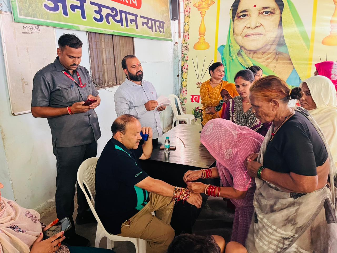 ग्वालियरः विधायक डॉ. सतीश सिकरवार के कार्यालय पर उमड़ा बहनों का सैलाब, 5 हजार से अधिक बहनों ने बांधी राखी