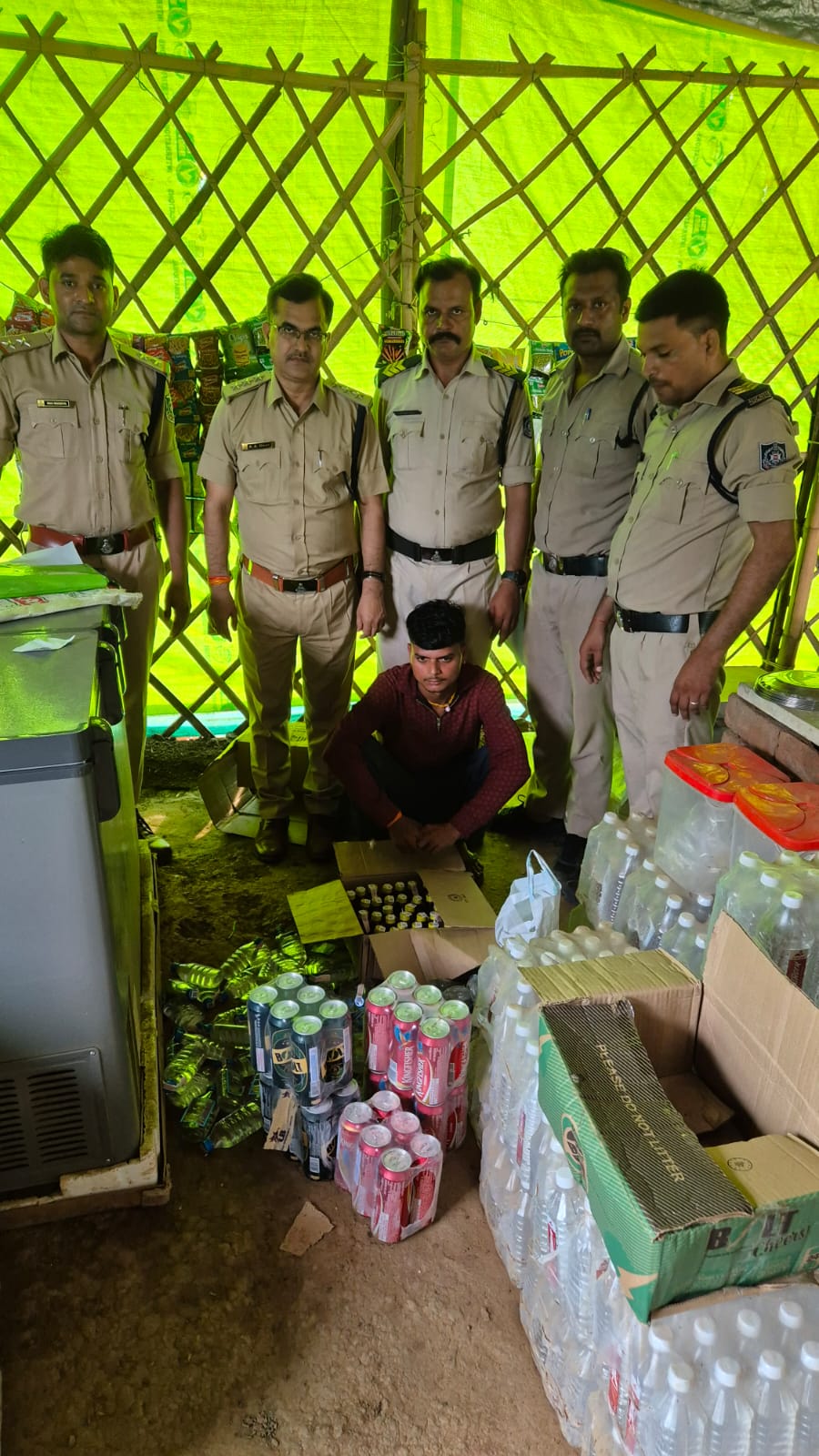 ग्वालियर आबकारी विभाग की ताबड़तोड़ कार्रवाई: वीरपुर बांध, तिघरा और ढाबों से भारी मात्रा में अवैध शराब बरामद, 20 प्रकरण दर्ज, 5000 किलो गुड़ लहान किया नष्ट