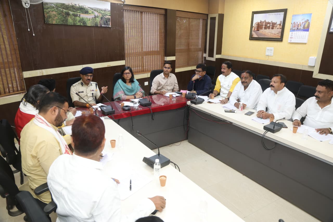झूलेलाल महोत्सव से गणेश चतुर्थी तक व्यवस्थाएं रहेंगी चाक-चौबंद, शांति समिति की बैठक में बनी रणनीति