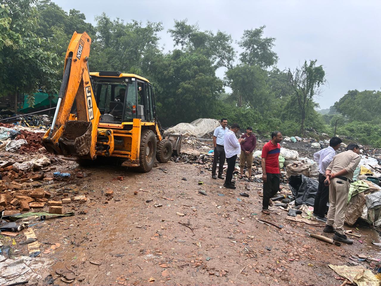 ग्वालियर में जिला प्रशासन का बड़ा बुलडोजर एक्शन, झांसी रोड इलाके में 18 करोड़ से अधिक की सरकारी जमीन कराई अतिक्रमण मुक्त