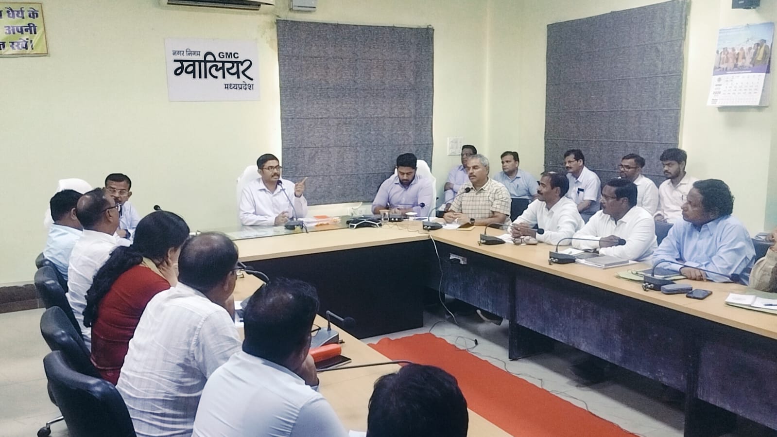 नगर निगम आयुक्त अभिषेक चौधरी की सख्त हिदायत: फील्ड में उतरें अधिकारी, सुबह 7 से 9 बजे तक करें निरीक्षण, लापरवाही पर होगी कार्यवाही
