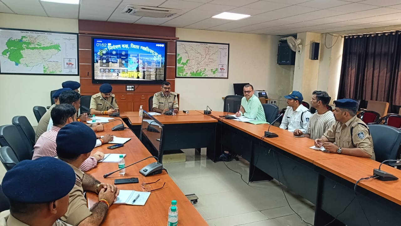 ग्वालियर पुलिस को सोशल मीडिया गाइडलाइन की पाठ, वर्दी में रील-वीडियो न बनाने और गोपनीय डेटा AI प्लेटफॉर्म पर न साझा करने के SSP ने दिए निर्देश