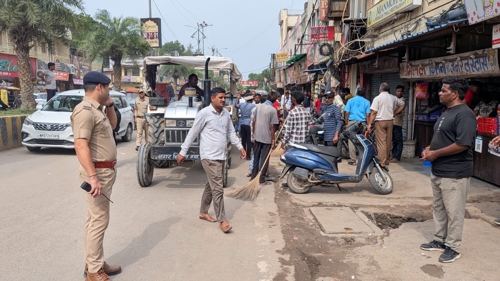 त्योहारों के मद्देनज़र सड़कों पर उतरी पुलिस और नगर निगम, अतिक्रमण के खिलाफ संयुक्त कार्रवाई, शराबी वाहन चालकों से वसूला 51500 का जुर्माना