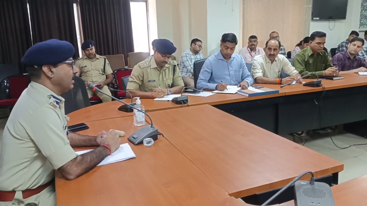 ग्वालियर में कार्बाइड गन और अवैध पटाखों के खिलाफ पुलिस अलर्ट: एसएसपी ने दिए सख्त वैधानिक कार्रवाई के निर्देश